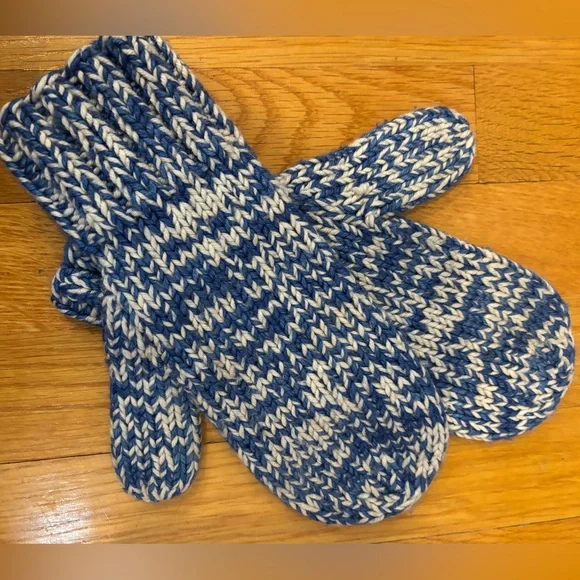 Misha and Puff Wool Mittens Adult - Picture 3 of 5